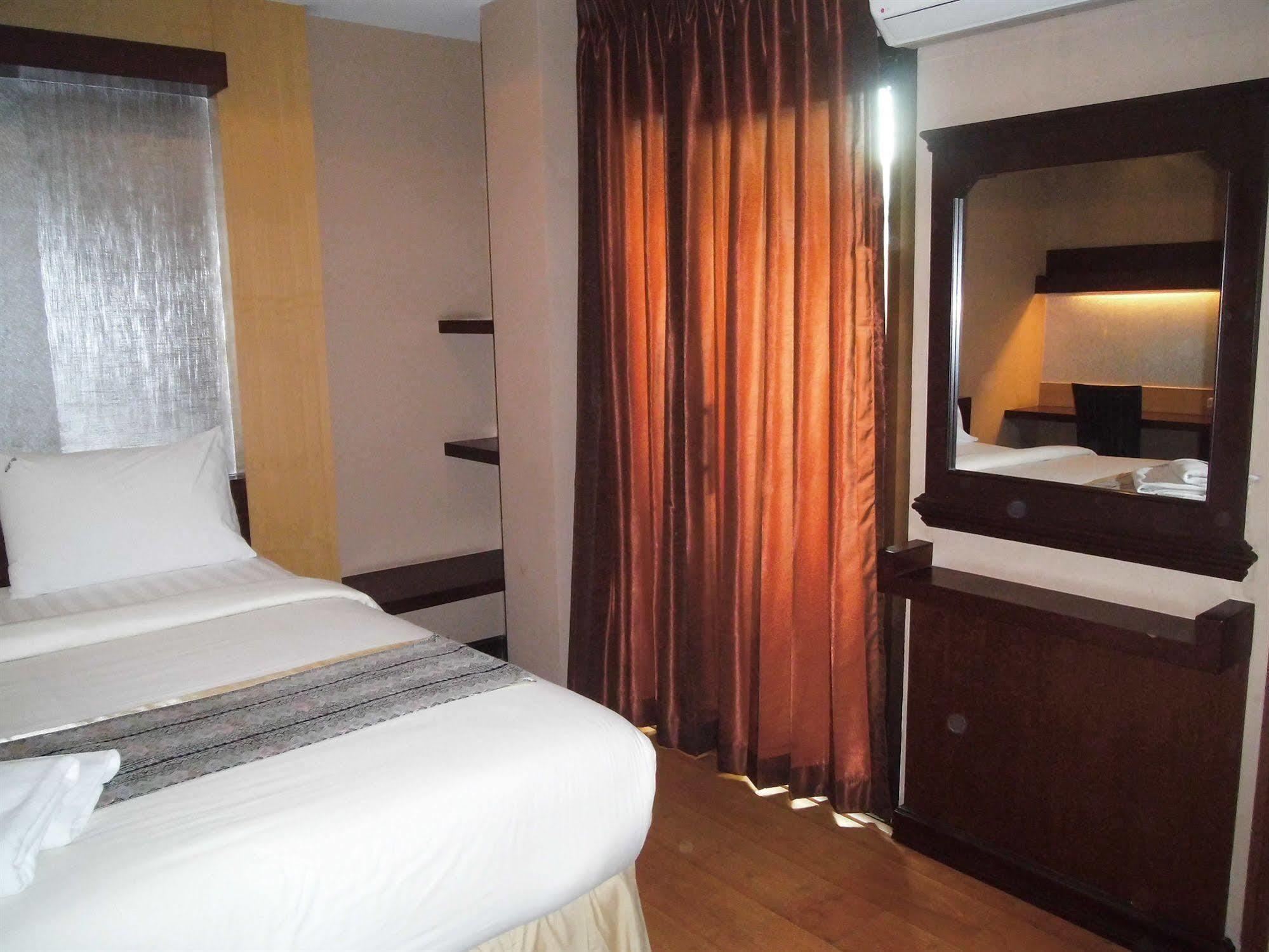 Hotel Baan Chalelarn 3*